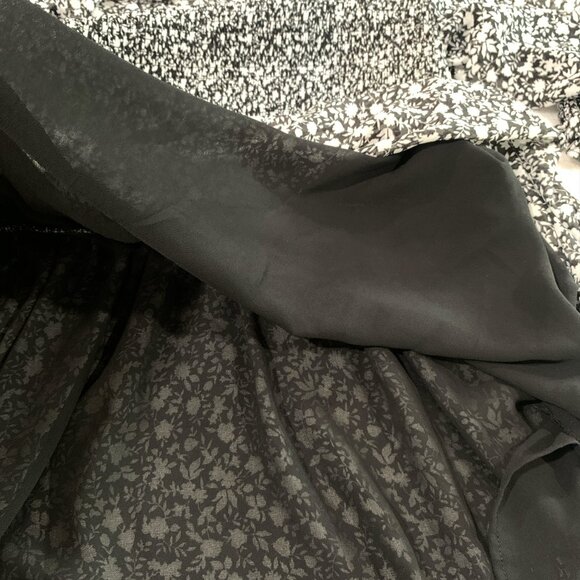 Torrid black white floral Babydoll Chiffon Smocked 3/4 sleeve Top plus Size 2X - Picture 3 of 8